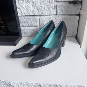 DKNY Jeans Black Leather Pointed Toe Block Heel Pumps Made In Spain Size 9